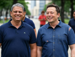 Tarcísio posa ao lado de Elon Musk durante passeio pelas ruas de são paulo