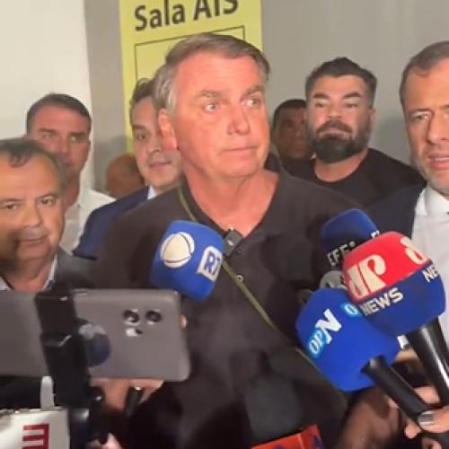 Bolsonaro e suas quatro linhas elásticas da Constituição